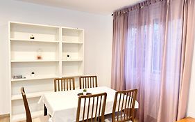 Josep Tarradellas Entire Apartment